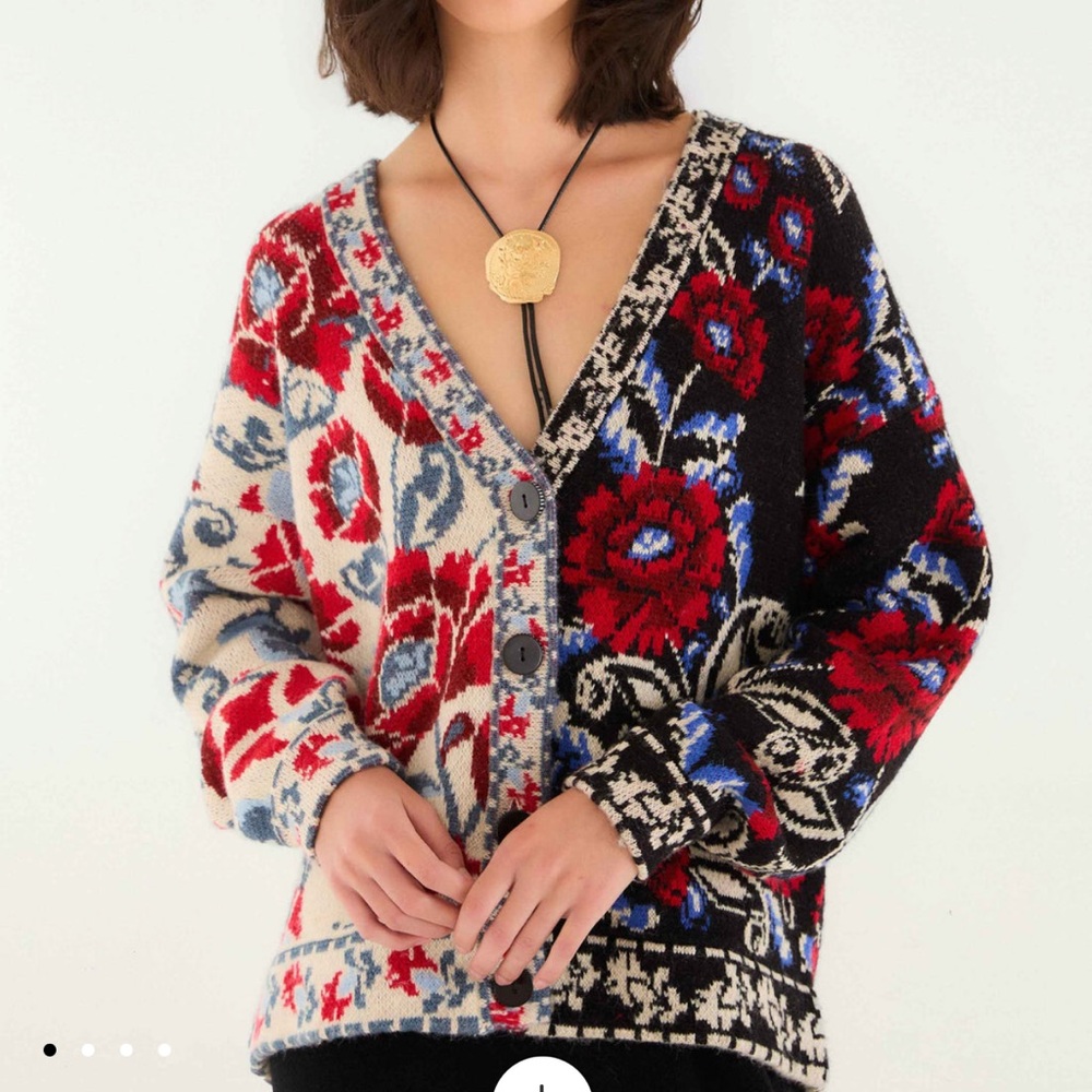 FARM Rio Floral Patterned V-Neck Sweater